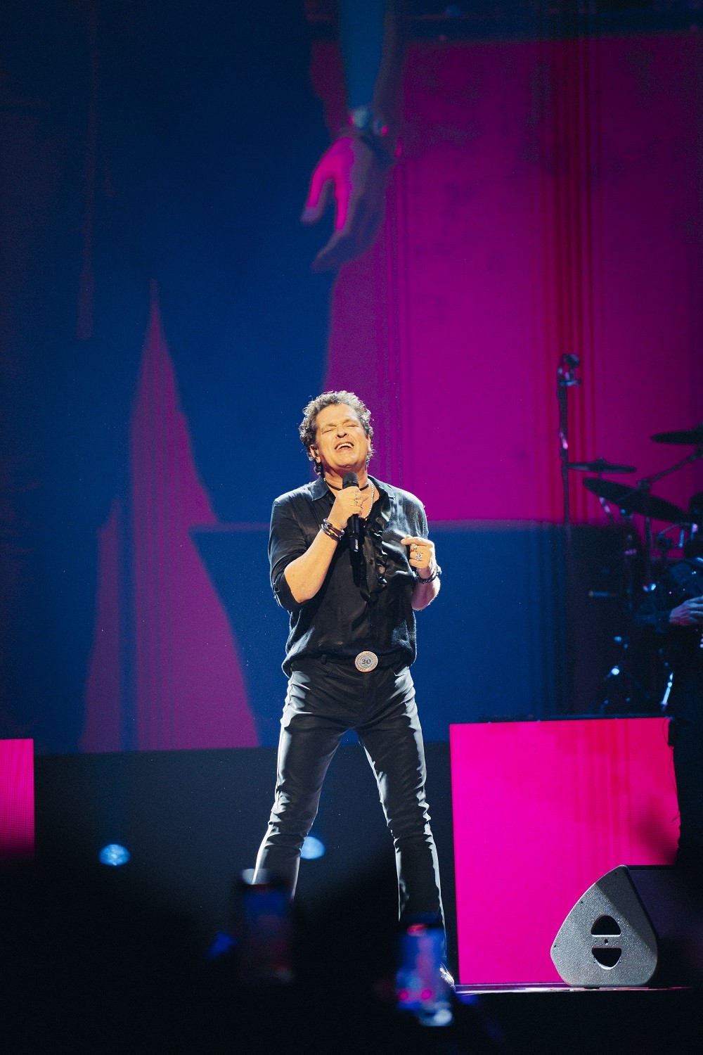 CARLOS VIVES DESPLEGÓ SU INIGUALABLE FIESTA HISPANA EN UN MOVISTAR ARENA AGOTADO