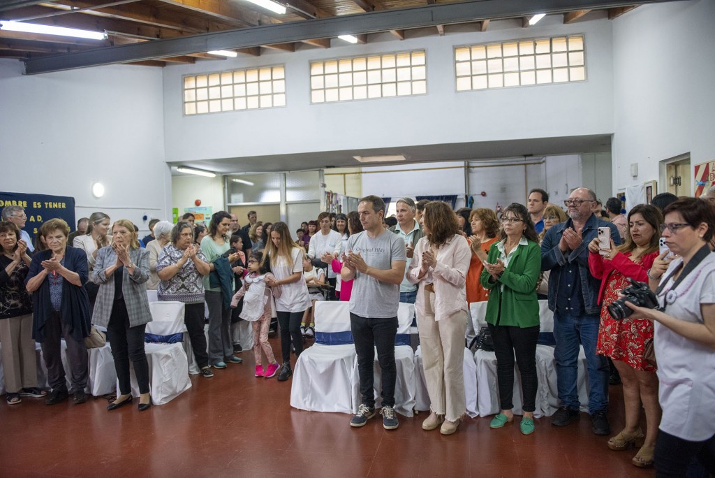 Abella acompañó el acto de imposición del nombre “Calixto Dellepiane” a la Escuela N° 502