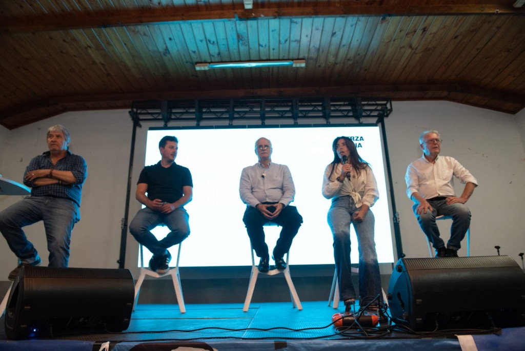 Taiana encabezó un encuentro en Campana y pidió unir fuerzas para frenar a Milei