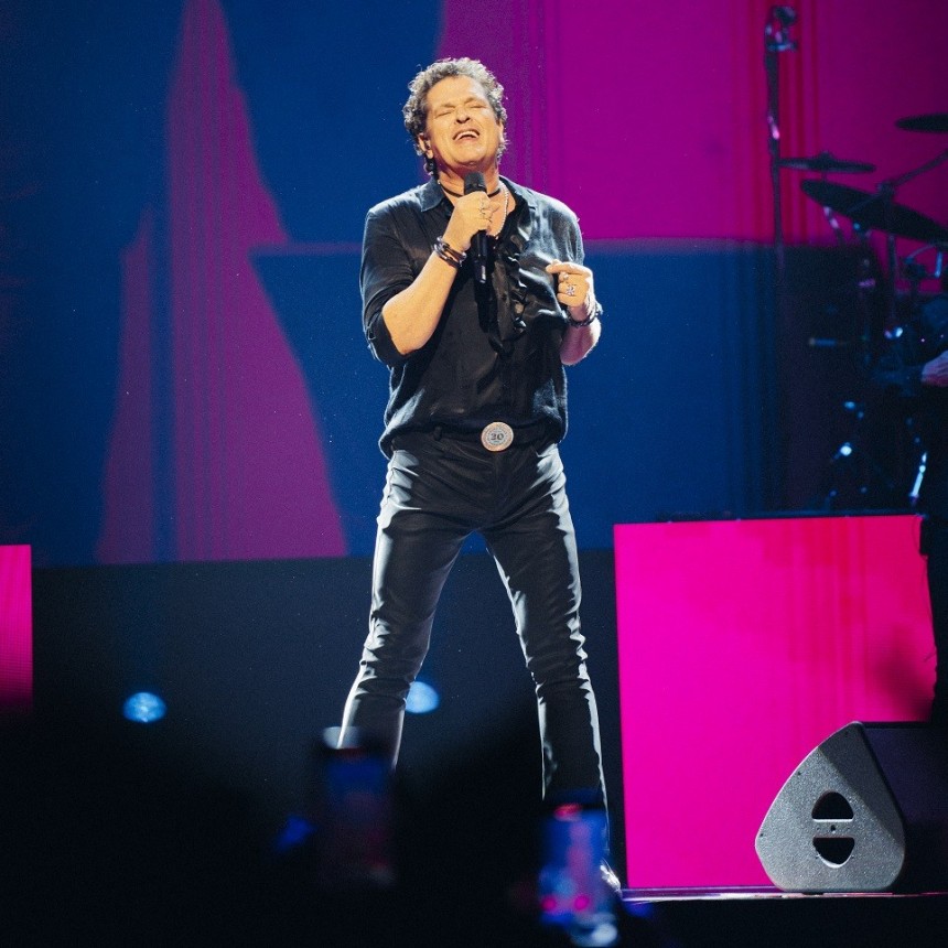 CARLOS VIVES DESPLEGÓ SU INIGUALABLE FIESTA HISPANA EN UN MOVISTAR ARENA AGOTADO