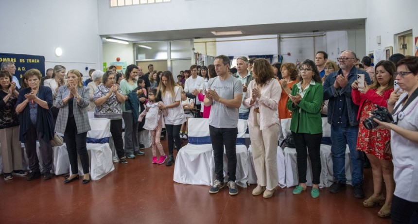 Abella acompañó el acto de imposición del nombre “Calixto Dellepiane” a la Escuela N° 502