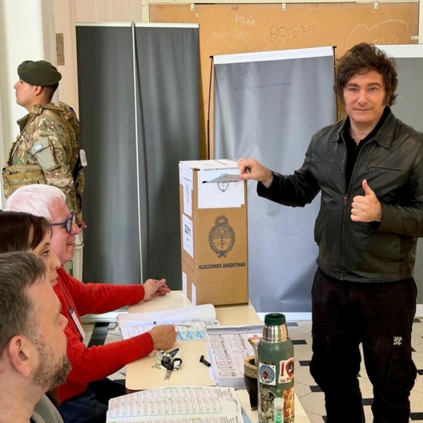 El presidente Javier Milei emitió su voto en la sede de la Universidad Tecnológica Nacional (UTN)