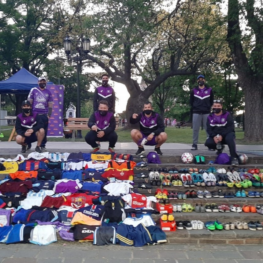 LA SELECCION DE FUTBOL DE CAMPANA PISANDO FUERTE CON SU CAMPAÑA : EN PATA NO