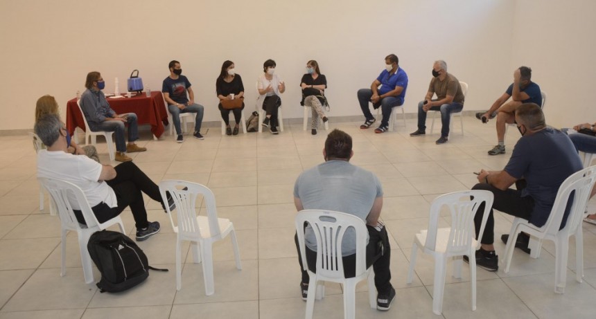 Autoridades municipales recibieron a representantes de clubes y natatorios