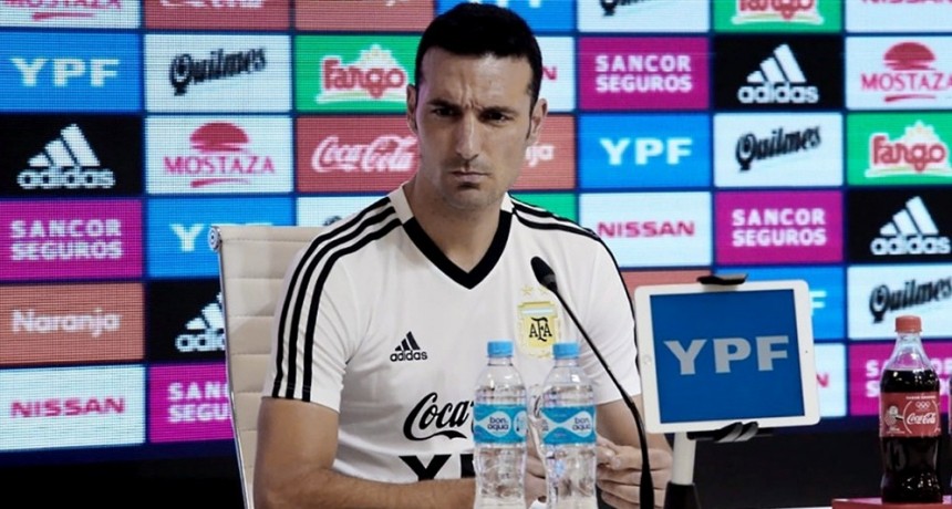 Scaloni confirma el equipo ante Perú con dos cambios y extiende su reclamo al VAR
