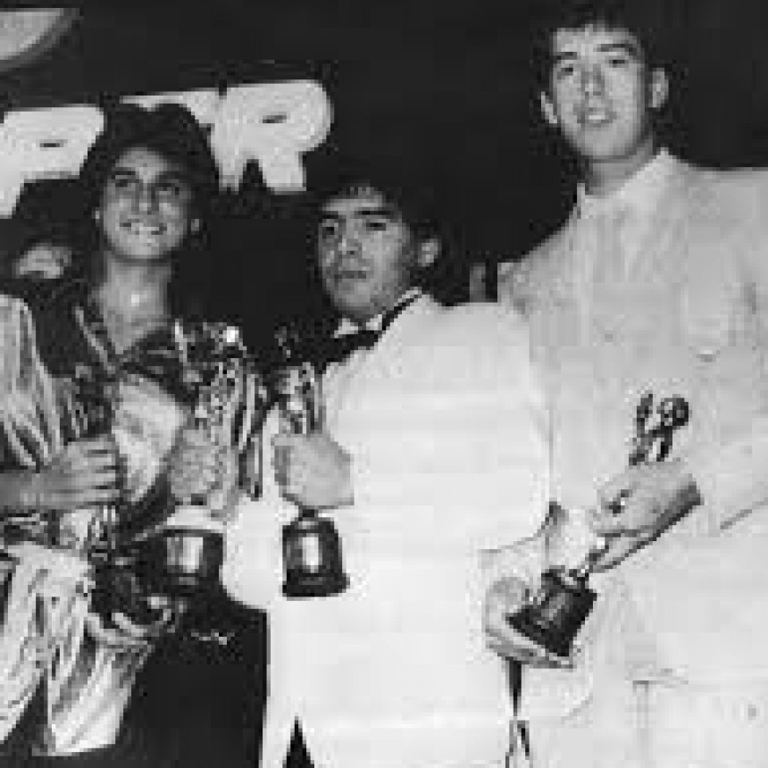 EL DIA QUE MARADONA COMPARTIO EL ESCENARIO DE LA ENTREGA DE LOS PREMIOS OLIMPIA CON SERGIO FERNANDEZ