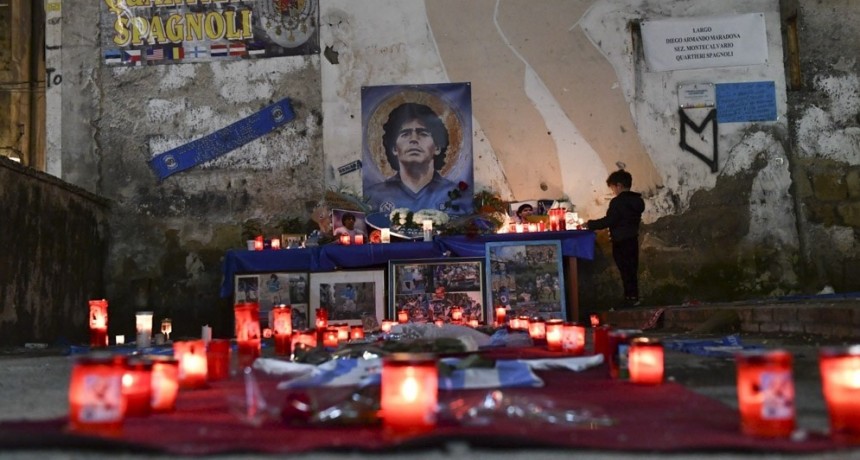 Emotivo homenaje de Mertens, el belga que lo superó como goleador histórico del Napoli