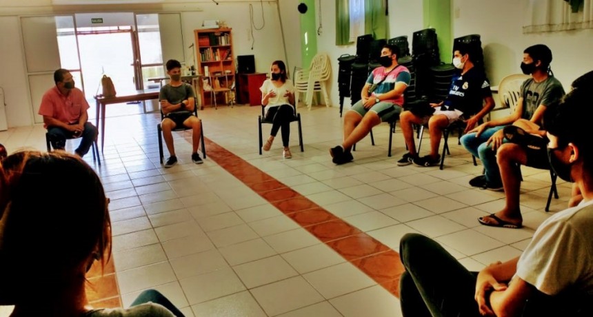 Jóvenes solicitan programas de pasantías  en empresas de la ciudad