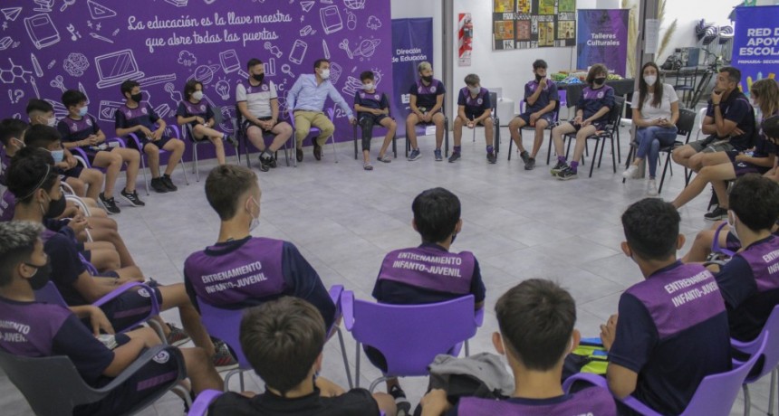 El Intendente y Elisa Abella felicitaron a jóvenes deportistas