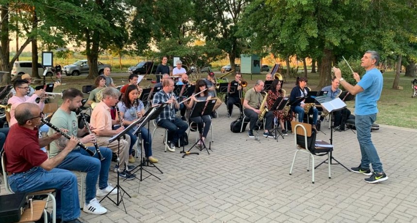 Vecinos de Ariel del Plata disfrutaron de la Banda Municipal