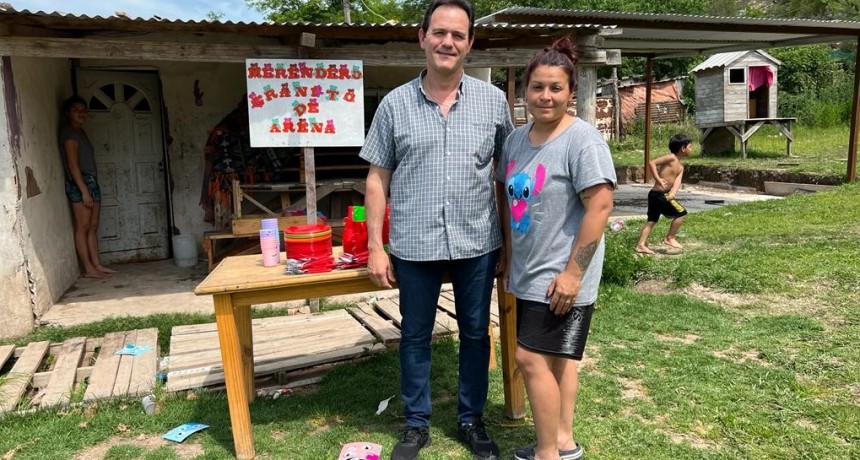 En un acto de solidaridad, Octavio Lagar llevó donaciones al merendero Granito de Arena