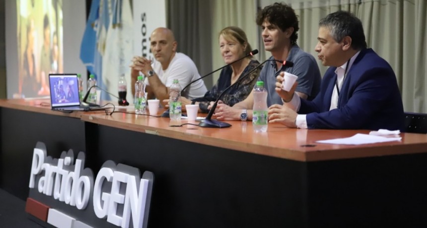 Martin Lousteau acompañó a Margarita Stolbizer en el congreso del Partido GEN