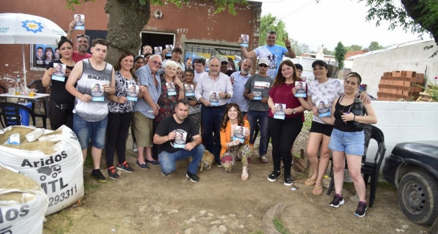 Soledad Alonso sigue recorriendo los barrios de la ciudad con el mensaje de Sergio Massa
