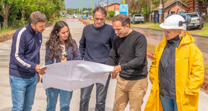 Abella y el ministro de Obras Públicas recorrieron el inicio de la reconstrucción de la Ruta 4