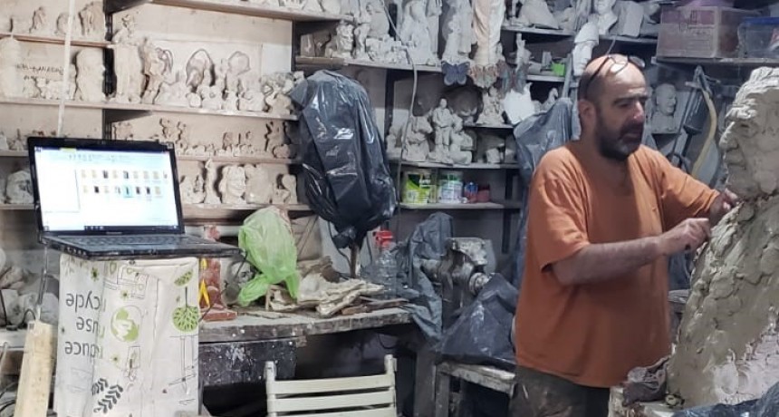 Busto de Alfonsín : LA UCR CAMPANA LANZA UN BONO PARA COLABORAR CON LA OBRA