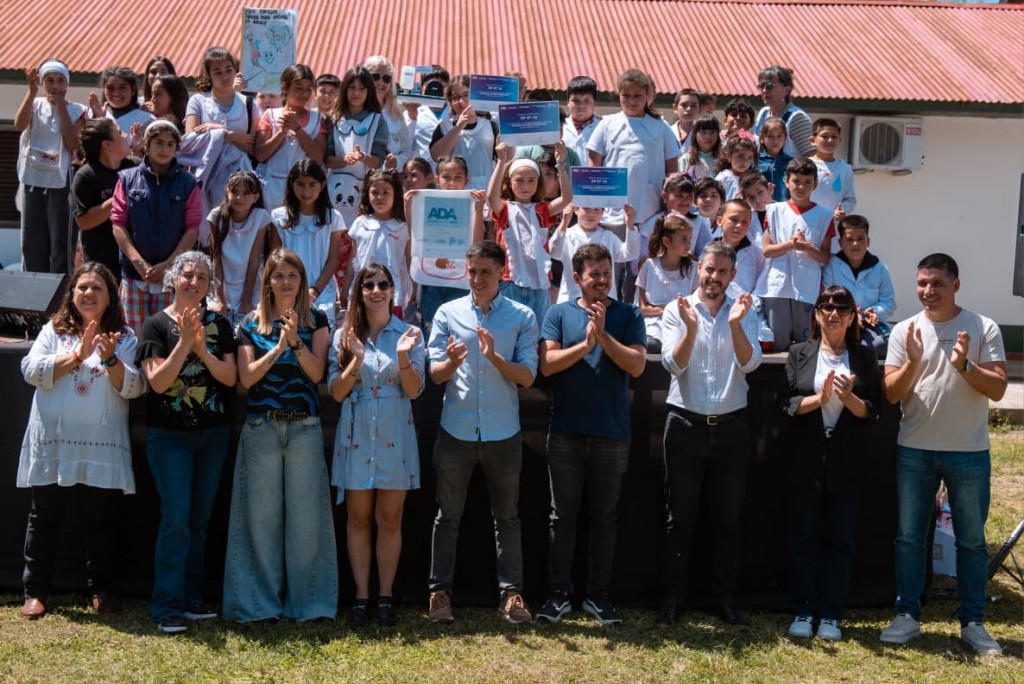 Autoridades provinciales y concejales participaron de la Fiesta del Día del Isleño en el Delta campanense