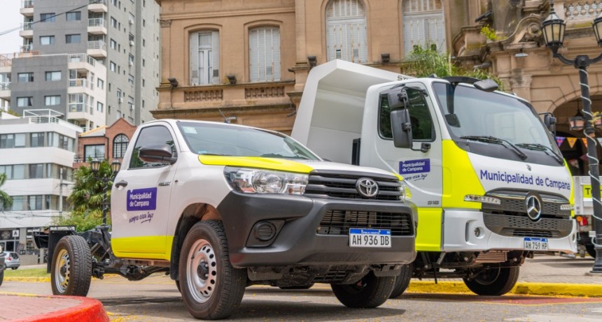 El Municipio incorporó cinco nuevos vehículos para fortalecer los trabajos de mantenimiento en la ciudad