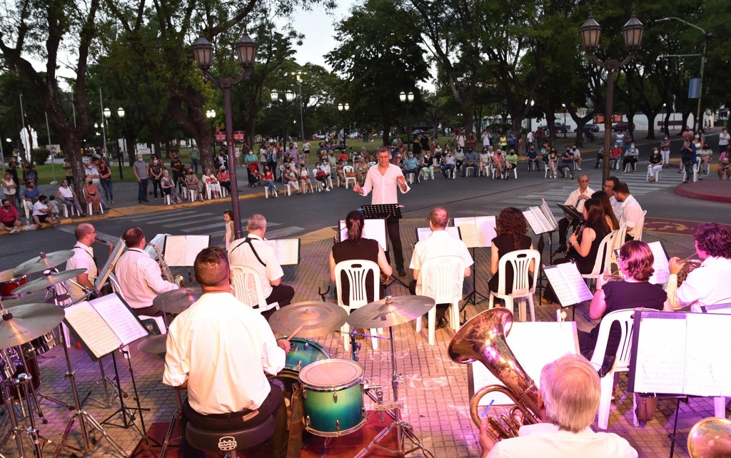  La Banda Municipal brindó un magnífico concierto en la Explanada del Palacio Municipal