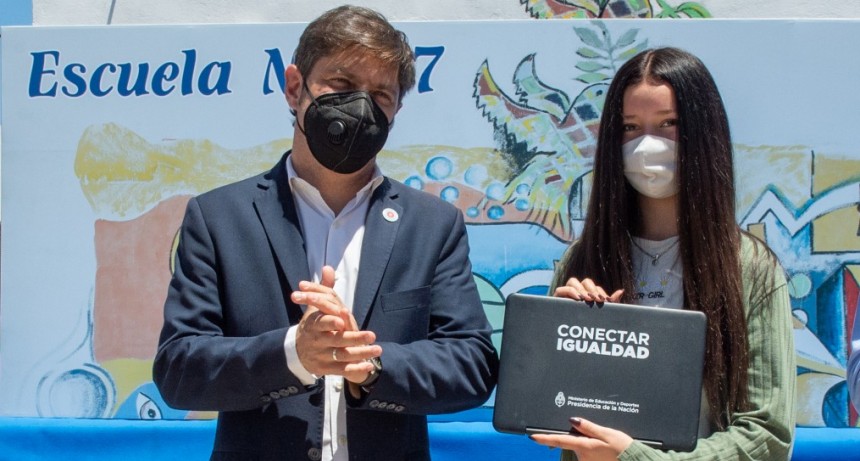  LA MATANZA Kicillof y Vila entregaron netbooks para estudiantes de Rafael Castillo