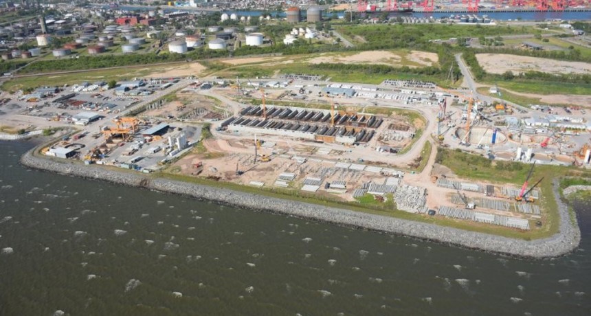 Sistema Riachuelo : AySA finalizó en tiempo récord la innovadora hinca 1,5 kms de risers del túnel Emisario bajo el agua