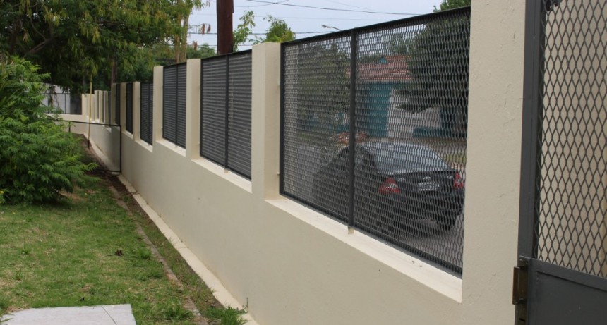  Se realizan trabajos de pintura en el jardín de infantes N° 923