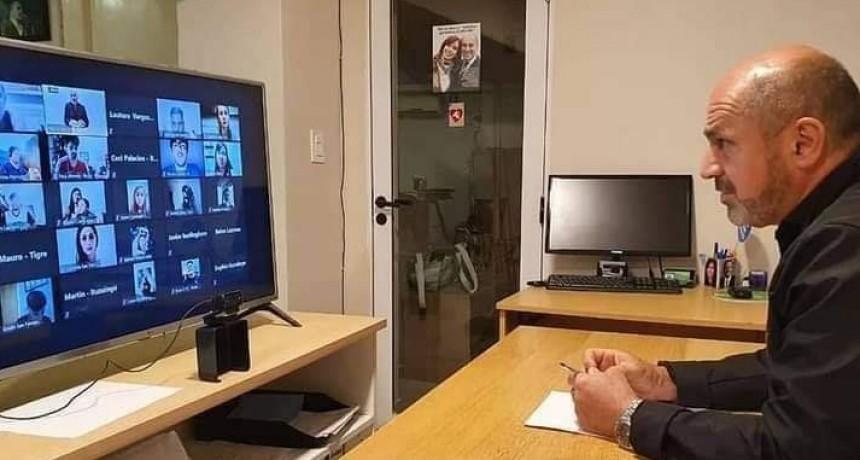 Jóvenes del Frente Grande Campana participaron de un encuentro con Mario Secco