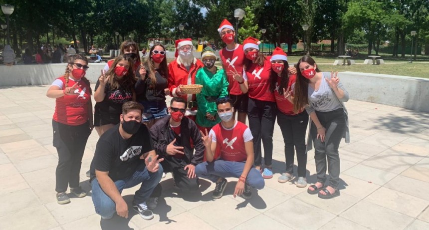 La Juventud Radical y Papá Noel visitaron Otamendi en vísperas de Navidad