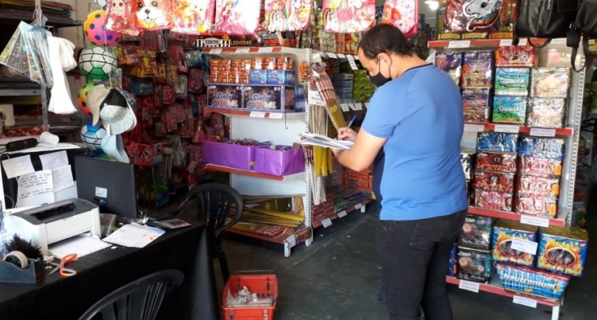 El Municipio lleva adelante operativos de concientización y control sobre la venta de pirotecnia