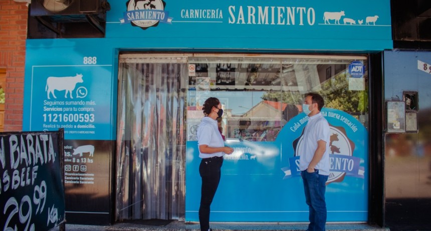 Abella visitó la Carnicería Sarmiento y felicitó a sus dueños por la renovación de la marca