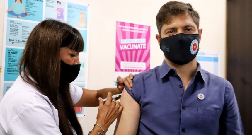 Se vacuno Axel Kiciloff en el Hospital San Martin de La Plata