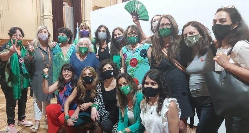 Malena Galmarini tras la legalización del aborto en el Senado: “Mañana hay que empezar a trabajar en la plena implementación de la Ley”