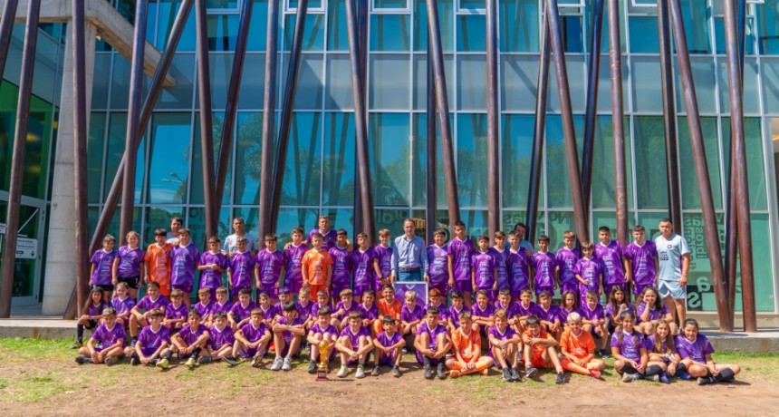 Abella recibió al Seleccionado de Fútbol de la Ciudad que participa del Mundialito de Carmen de Areco