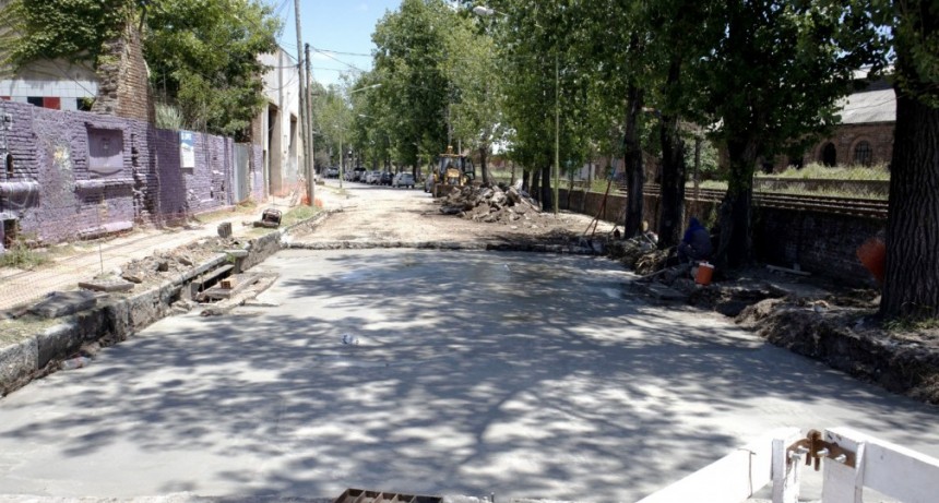 El Municipio sigue mejorando y embelleciendo los accesos a la Costanera