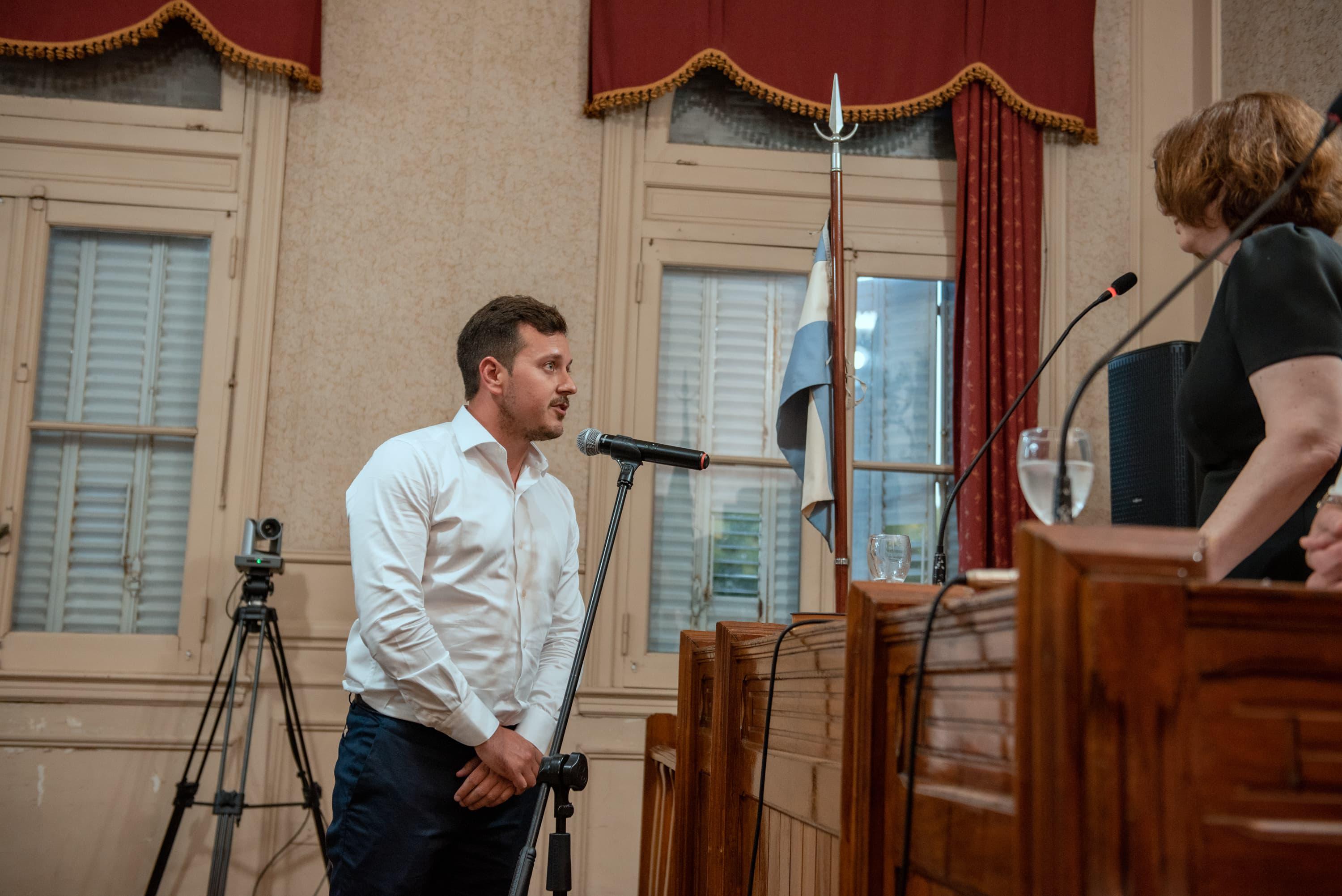 Alejo Sarna juró como concejal: “Una ciudad linda también puede ser una ciudad con oportunidades para todos”