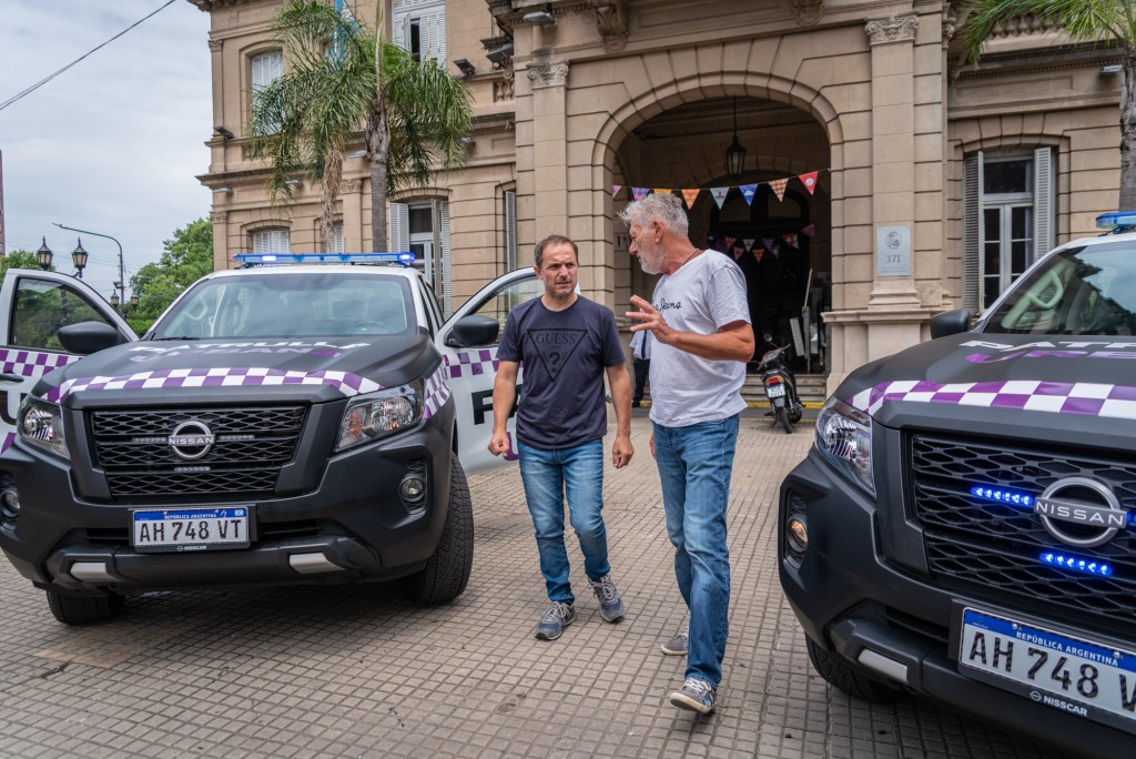 Abella presentó dos nuevas camionetas que refuerzan la flota de la Patrulla Urbana   