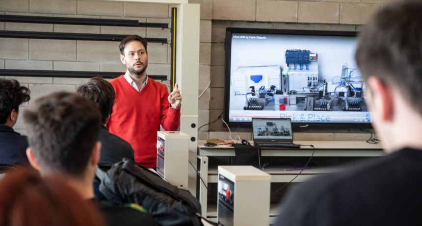 Nuevas oportunidades laborales para docentes y profesionales de la industria en la Escuela Técnica Roberto Rocca