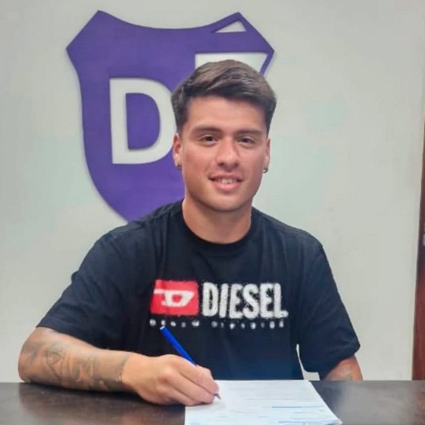 Pablo Oro renovó su vínculo con Villa Dálmine