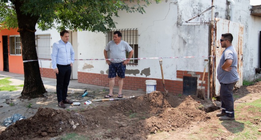 El plan de regularización de conexiones cloacales del Municipio ahora avanza por el barrio Sarmiento