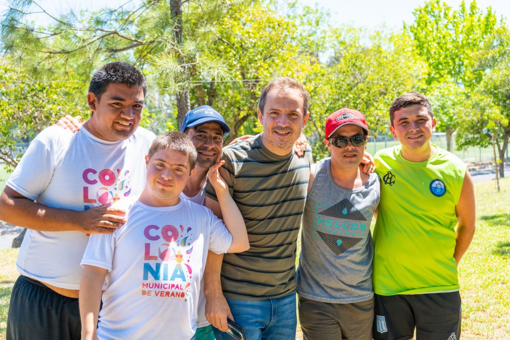 Colonia Municipal : Abella visitó a los adultos mayores y jóvenes con discapacidad   