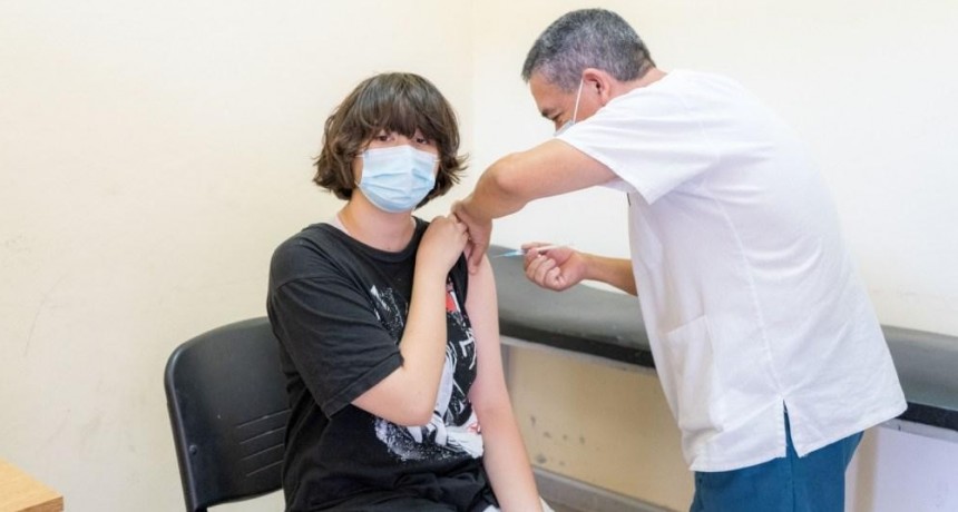 Vacuna contra el Covid-19: se aplica una dosis de refuerzo a niños y adolescentes