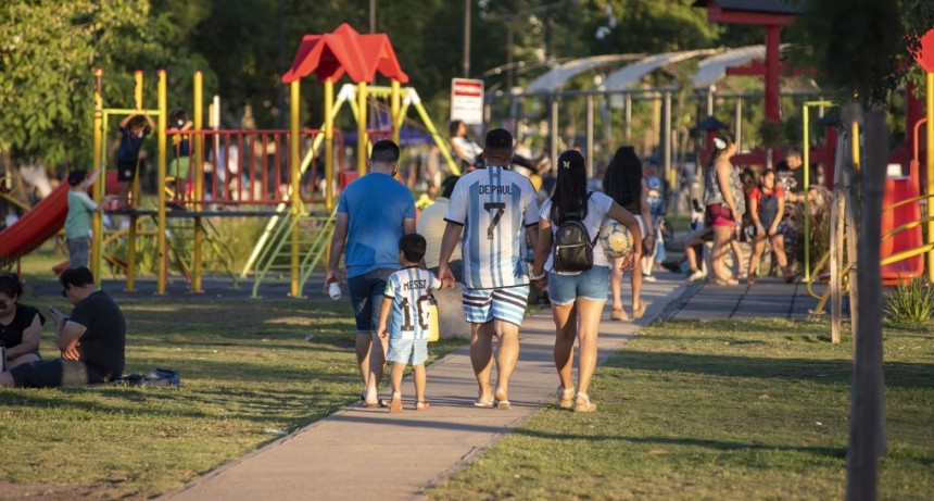 La Nueva Costanera se posiciona como el principal atractivo de la ciudad y vive un verano a pleno