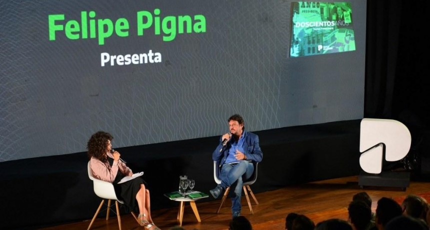 EN MAR DEL PLATA : Felipe Pigna presentó un libro y un documental sobre el Bicentenario de Banco Provincia