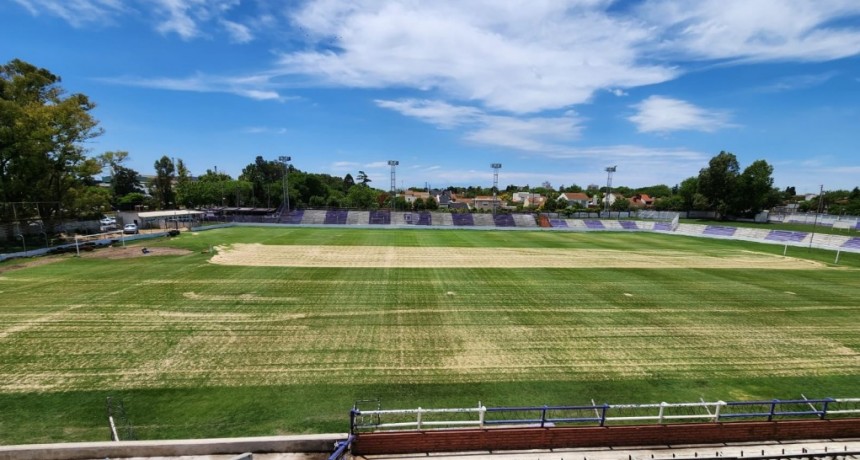 Trabajos en el campo de juego del Club Villa Dálmine