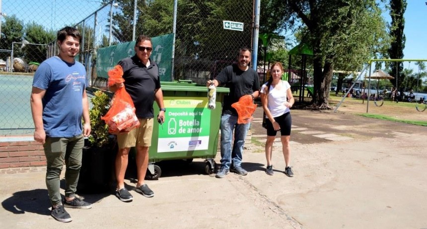 “Clubes Verdes” : el Municipio entregó los contenedores para depositar las “Botellas de Amor”