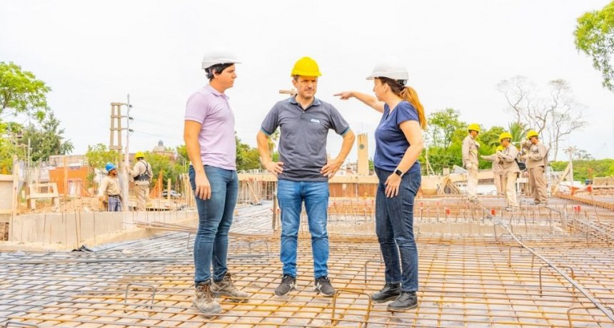 Abella recorrió el avance de los trabajos de reconstrucción de la Casa de los Costa