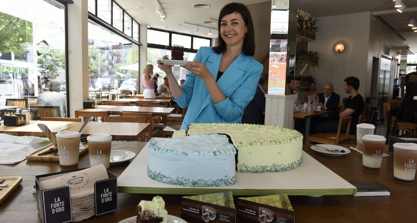LA TORTA BONAERENSE LLEGÓ A MAR DEL PLATA DE LA MANO DE SU CREADORA, LA PASTELERA XIMENA SÁENZ 