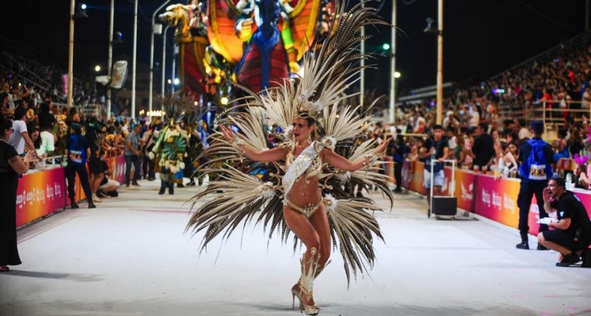 El Corsódromo palpita la tercera noche del Carnaval del País