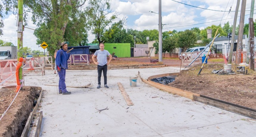 Abella supervisó el hormigonado del nuevo acceso a Ariel del Plata