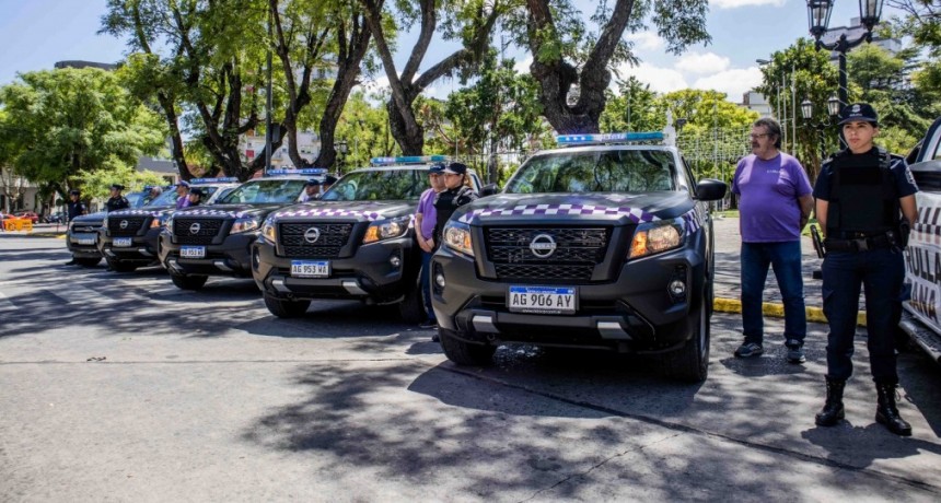 Abella presentó cuatro nuevos móviles para la Patrulla Urbana   