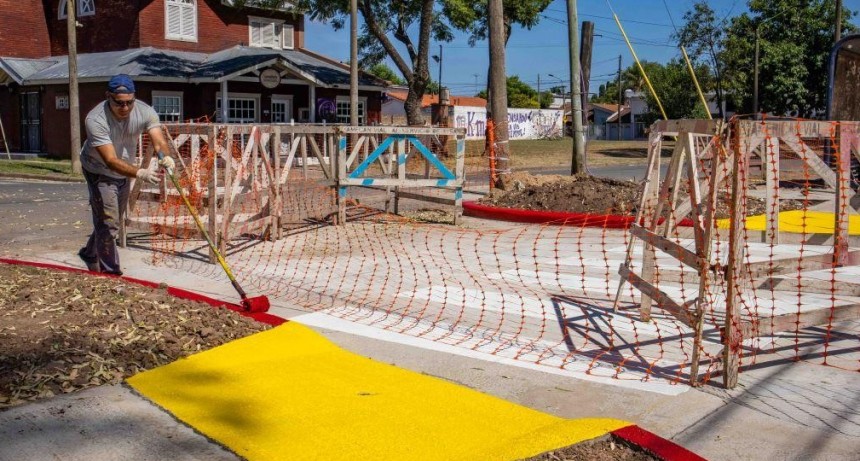 Con trabajos de demarcación vial, avanza la obra del nuevo acceso a Ariel del Plata